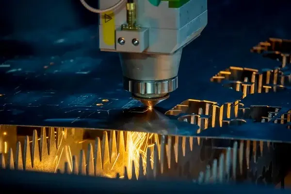 Metalo lakštų pjovimas CNC lazeriu Metalo lakštų pjovimas CNC lazeriu